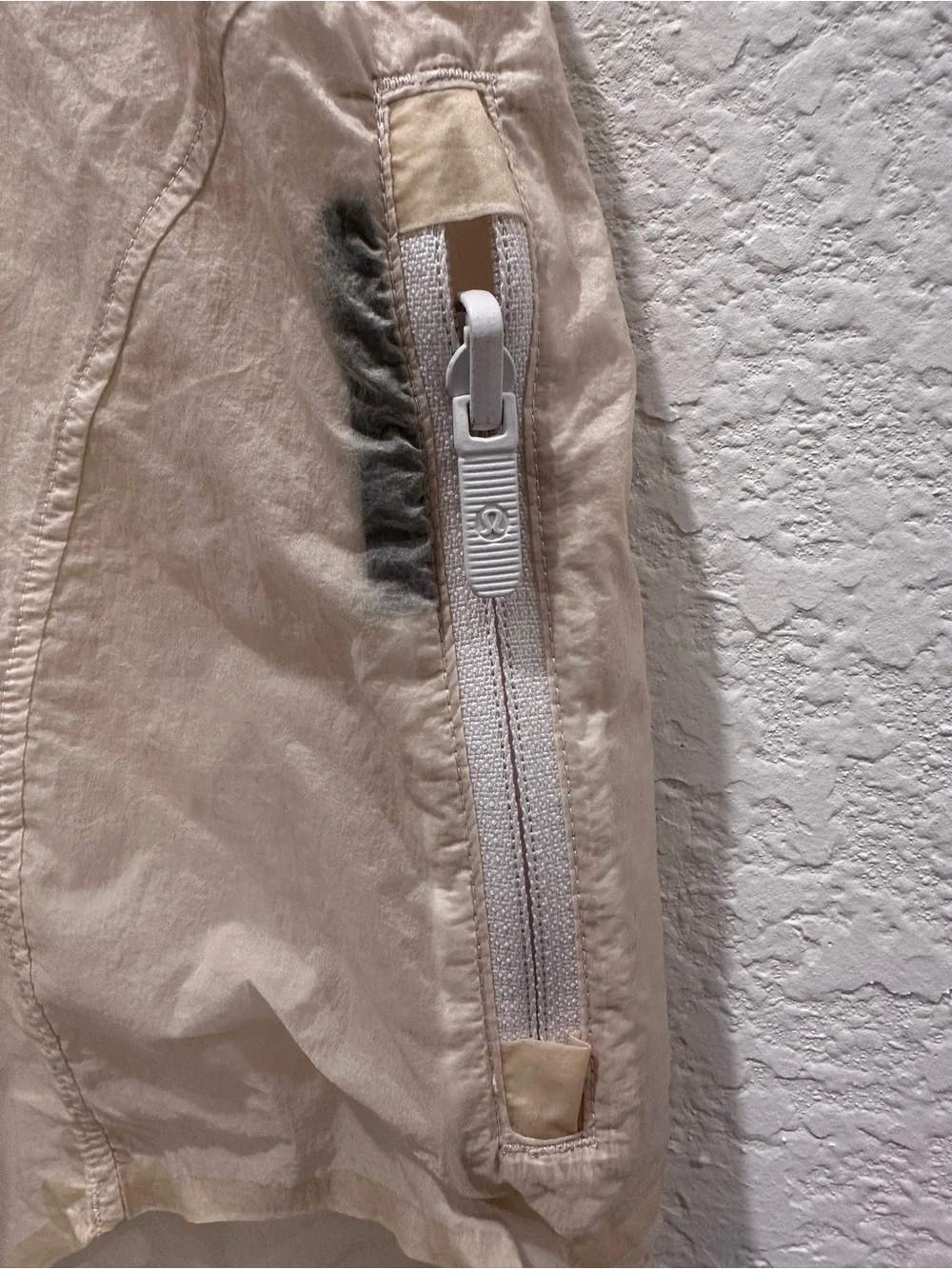 Lululemon Hotty Hot Running Shorts‎ Light Beige Cream Zip Pocket